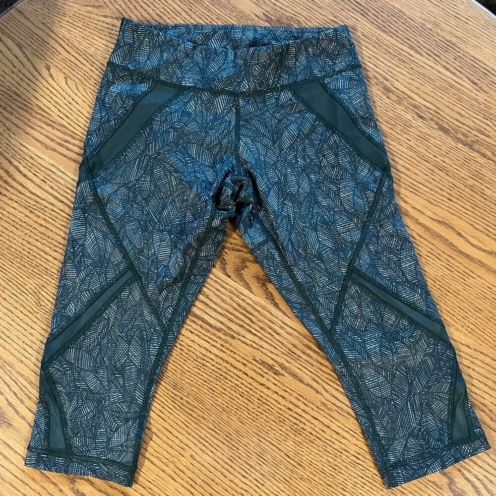Lululemon Athletica Green / White Leggings, size 6, 22"